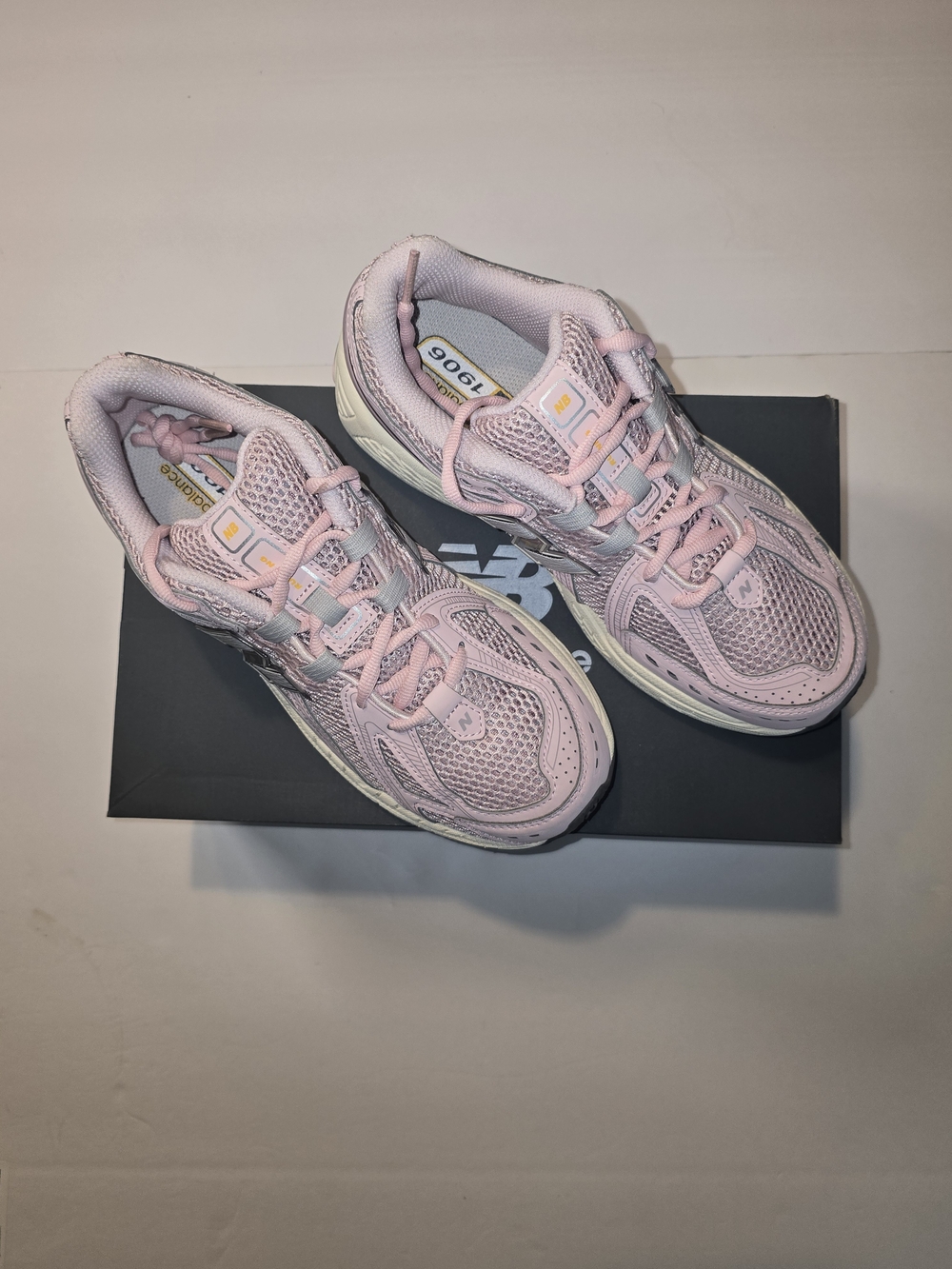 New Balance 9060 Women's Running Sneakers - Pink